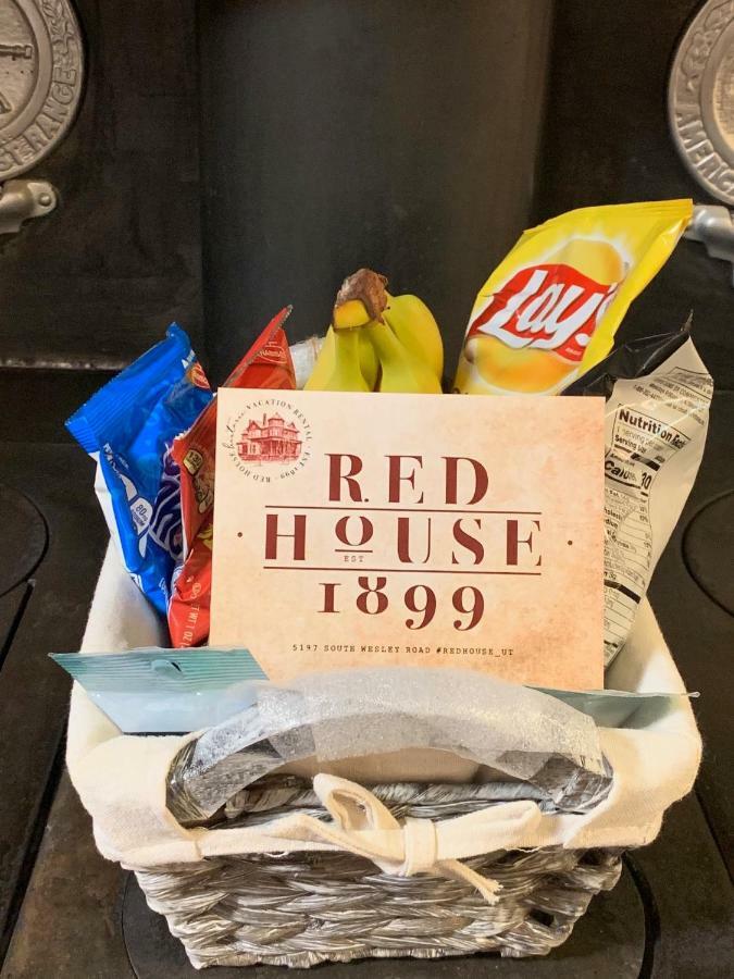 Guest At The Red House Basement Attached With Private Entrance *