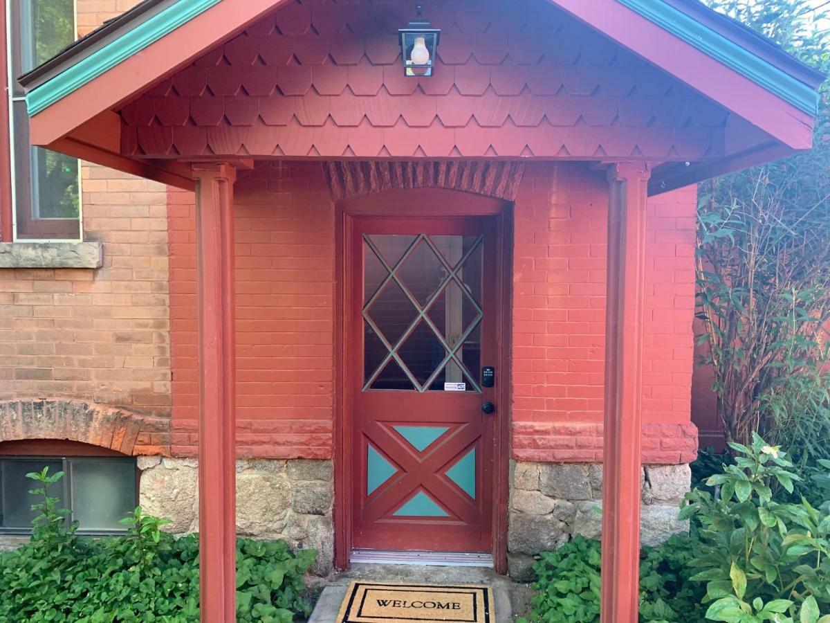 Guest At The Red House Basement Attached With Private Entrance Apartamento